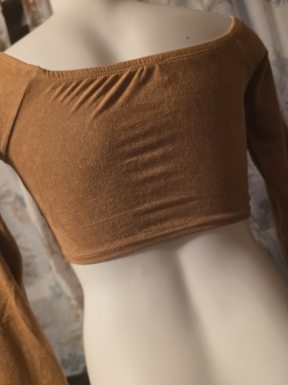 Twist-Front Long Sleeve Crop Top - Camel - Picture 2 of 2